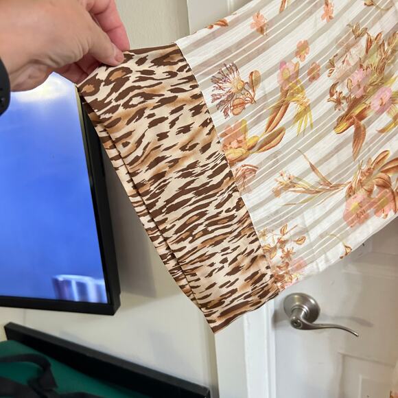 Victoria’s Secret Sheer Floral Robe w Leopard Trim and Tie Belt Size Med / Large - Picture 6 of 10